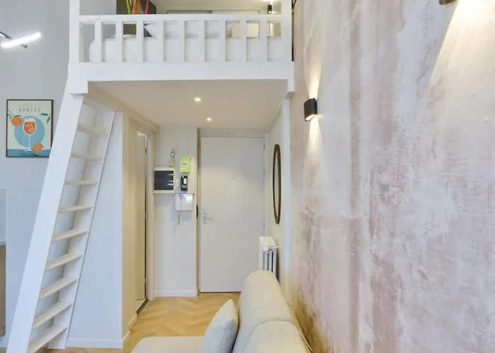 Apartment Grand Elegant Parc Monceau Paris